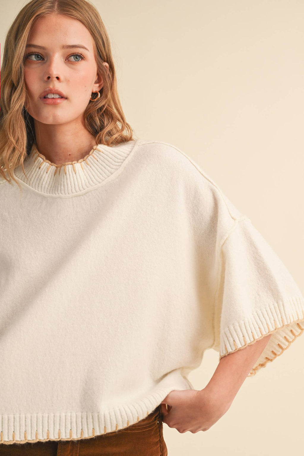 CONTRAST BLANKET STITCH MOCK NECK SHORT SLV SWEATER MSW11407