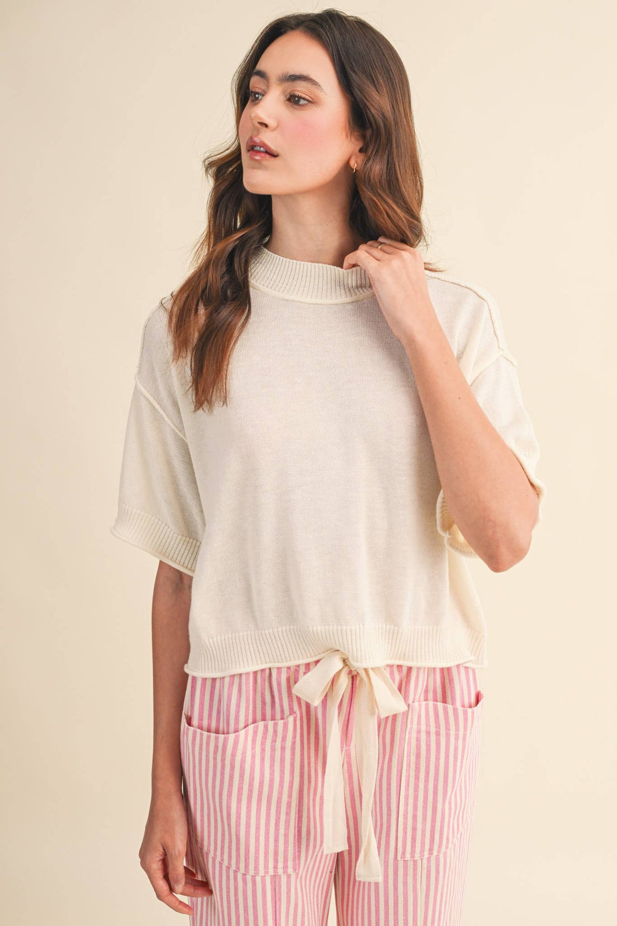 LIGHTWEIGHT KNIT MOCK NECK SHORT SLEEVE SWEATER MSW11311