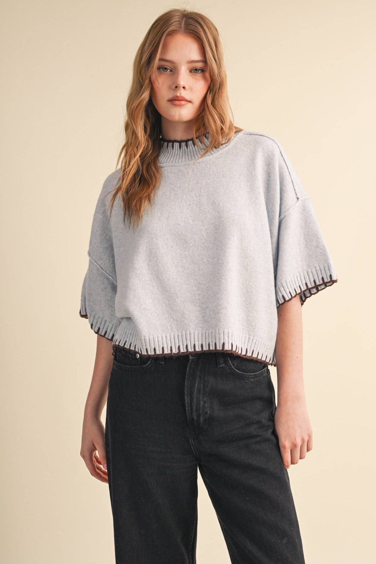 CONTRAST BLANKET STITCH MOCK NECK SHORT SLV SWEATER MSW11407
