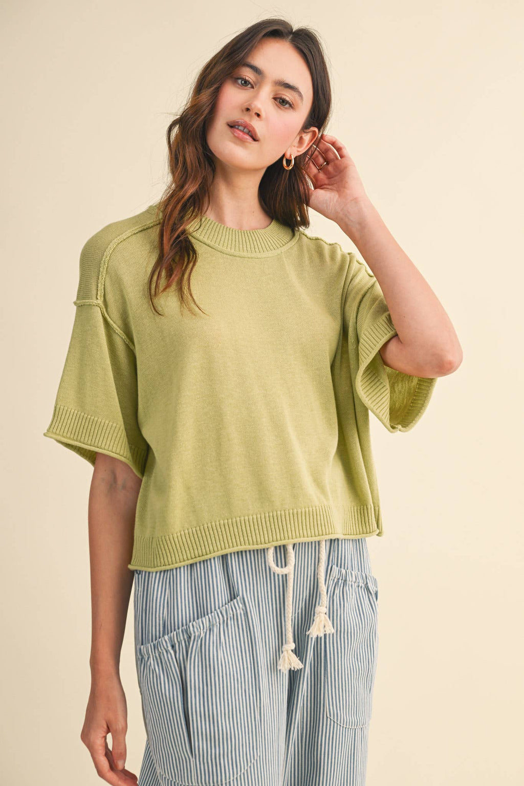 LIGHTWEIGHT KNIT MOCK NECK SHORT SLEEVE SWEATER MSW11311