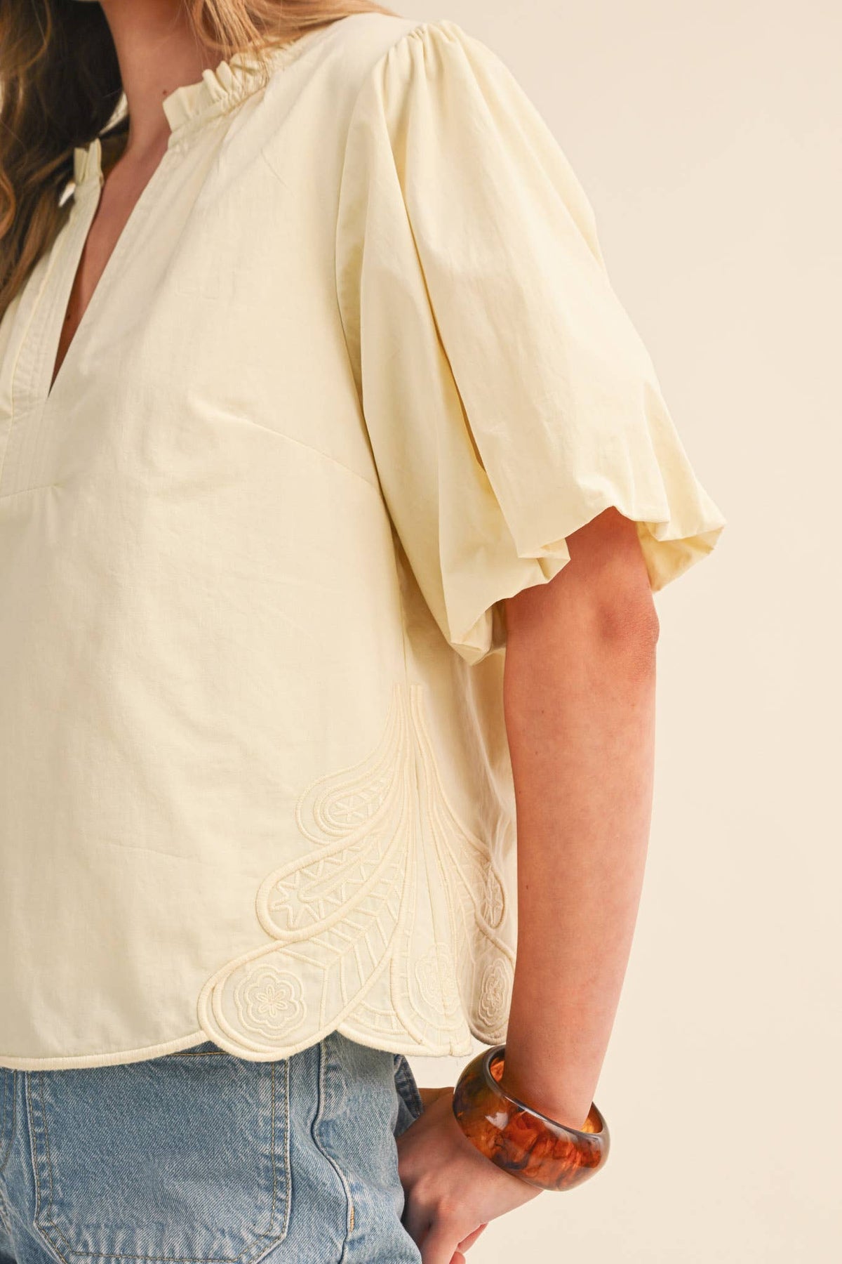 BUBBLE SLEEVE TOP WITH SIDE EMBROIDERY MTP4549