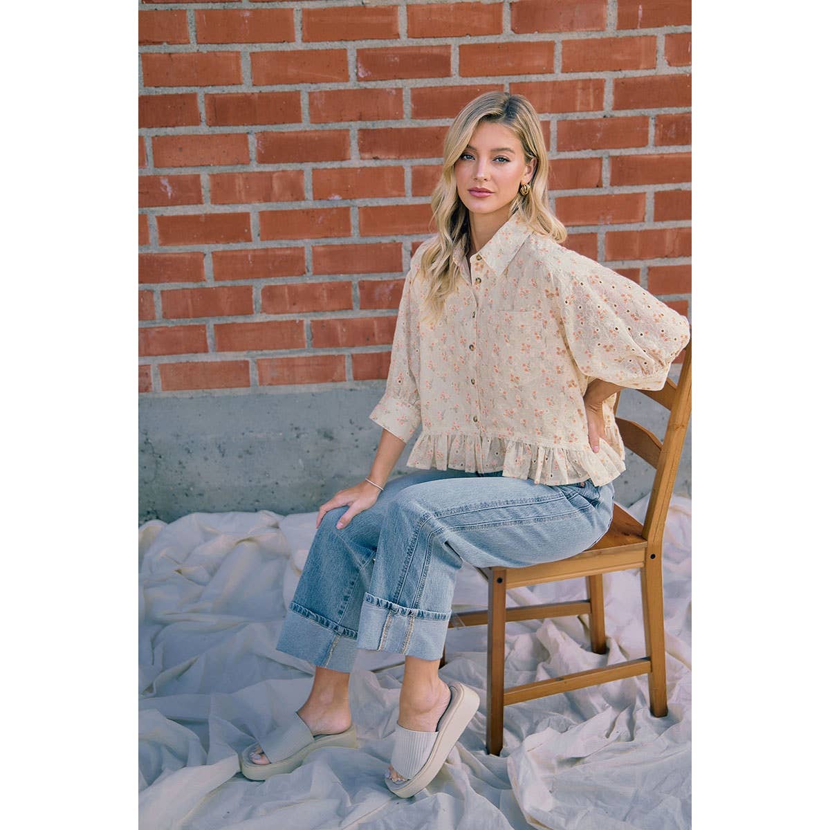 VINTAGE WASHED STRAIGHT JEANS WITH SIDE STITCH DETAIL