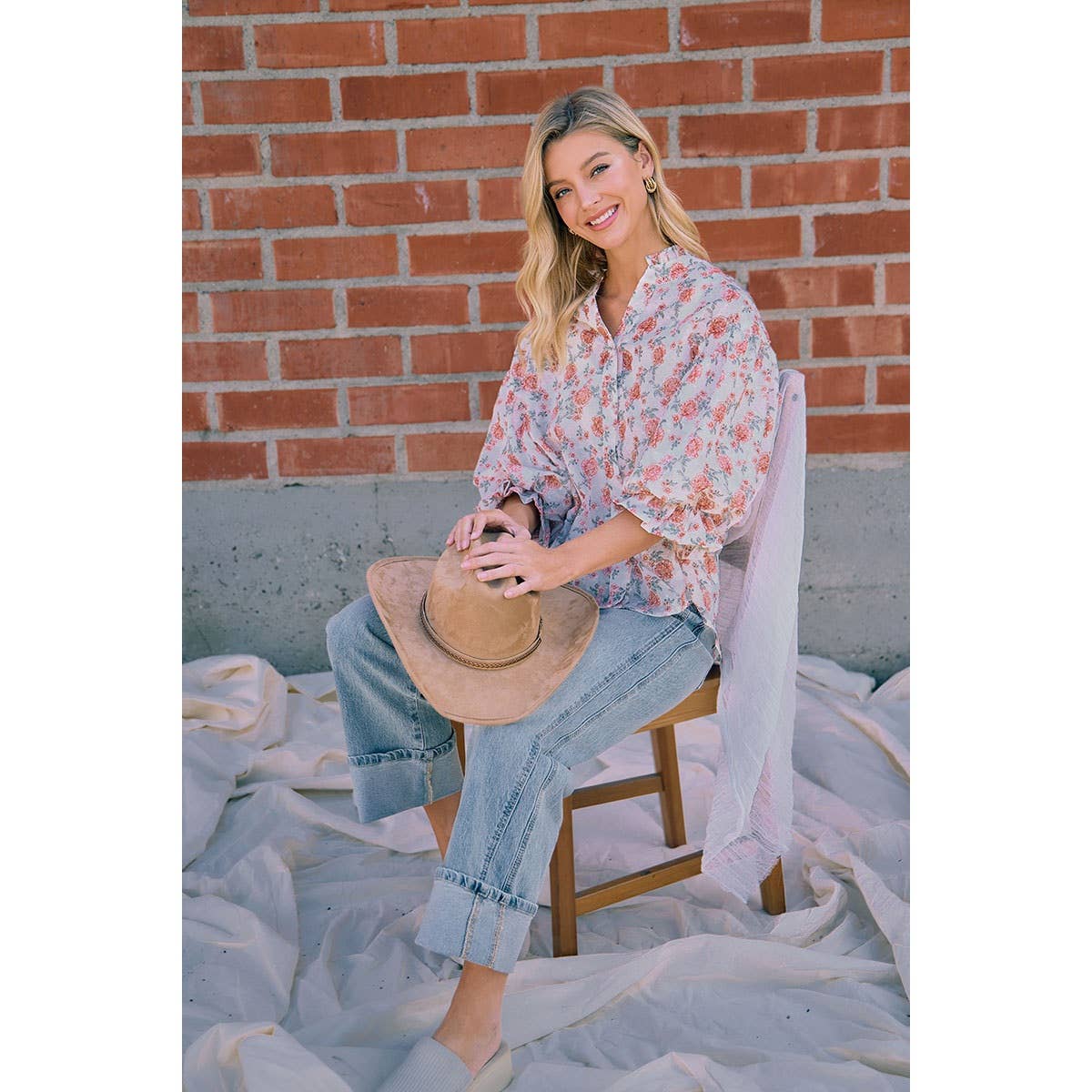 VINTAGE WASHED STRAIGHT JEANS WITH SIDE STITCH DETAIL