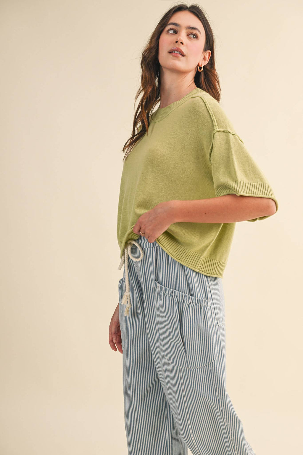 LIGHTWEIGHT KNIT MOCK NECK SHORT SLEEVE SWEATER MSW11311
