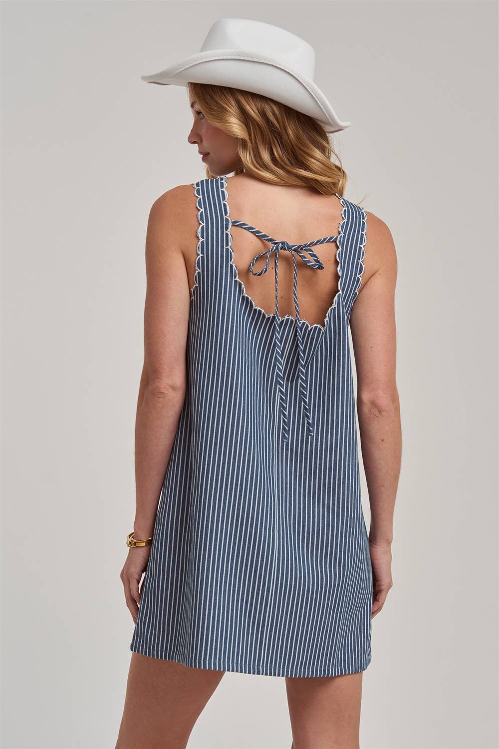 SLEEVELESS STRIPE DENIM MINI DRESSWITH SCALLOPED EMBROIDERY