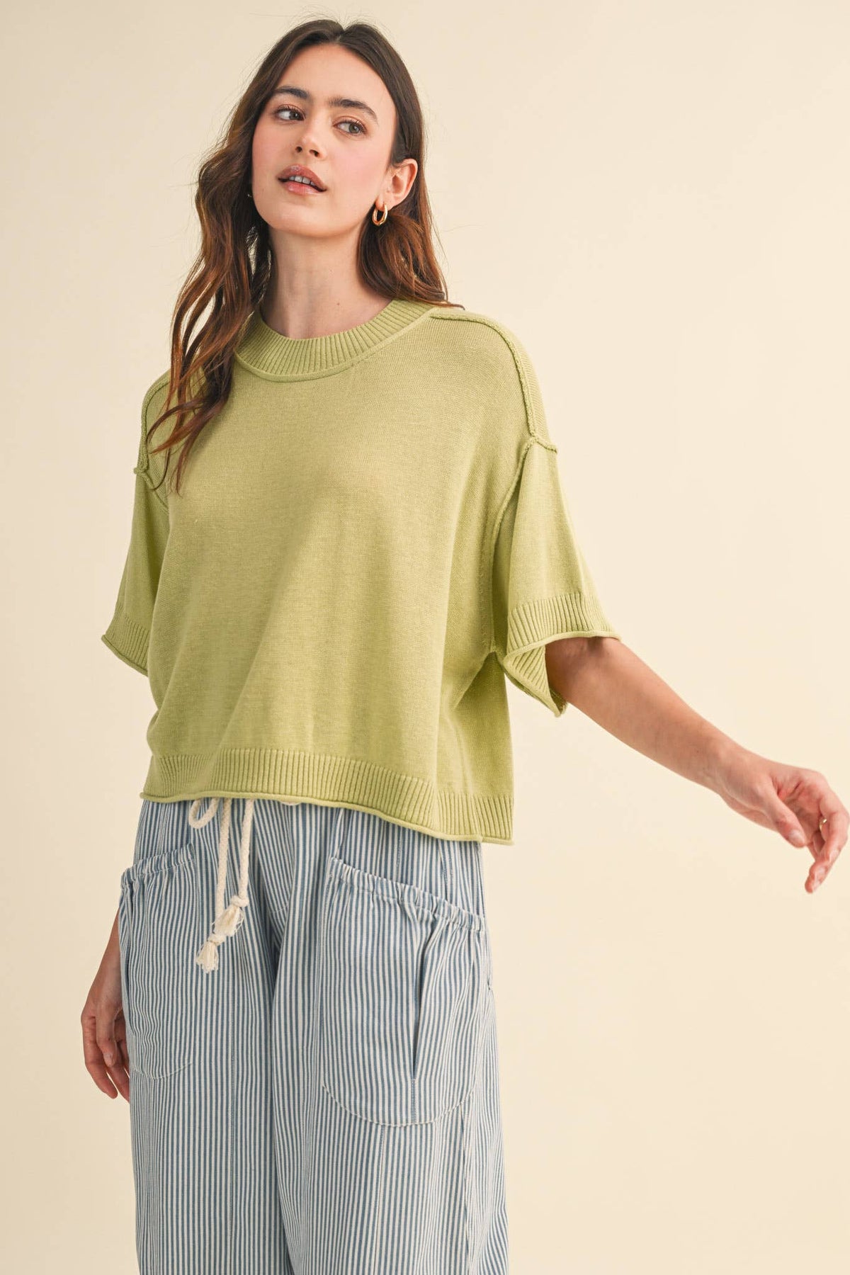 LIGHTWEIGHT KNIT MOCK NECK SHORT SLEEVE SWEATER MSW11311