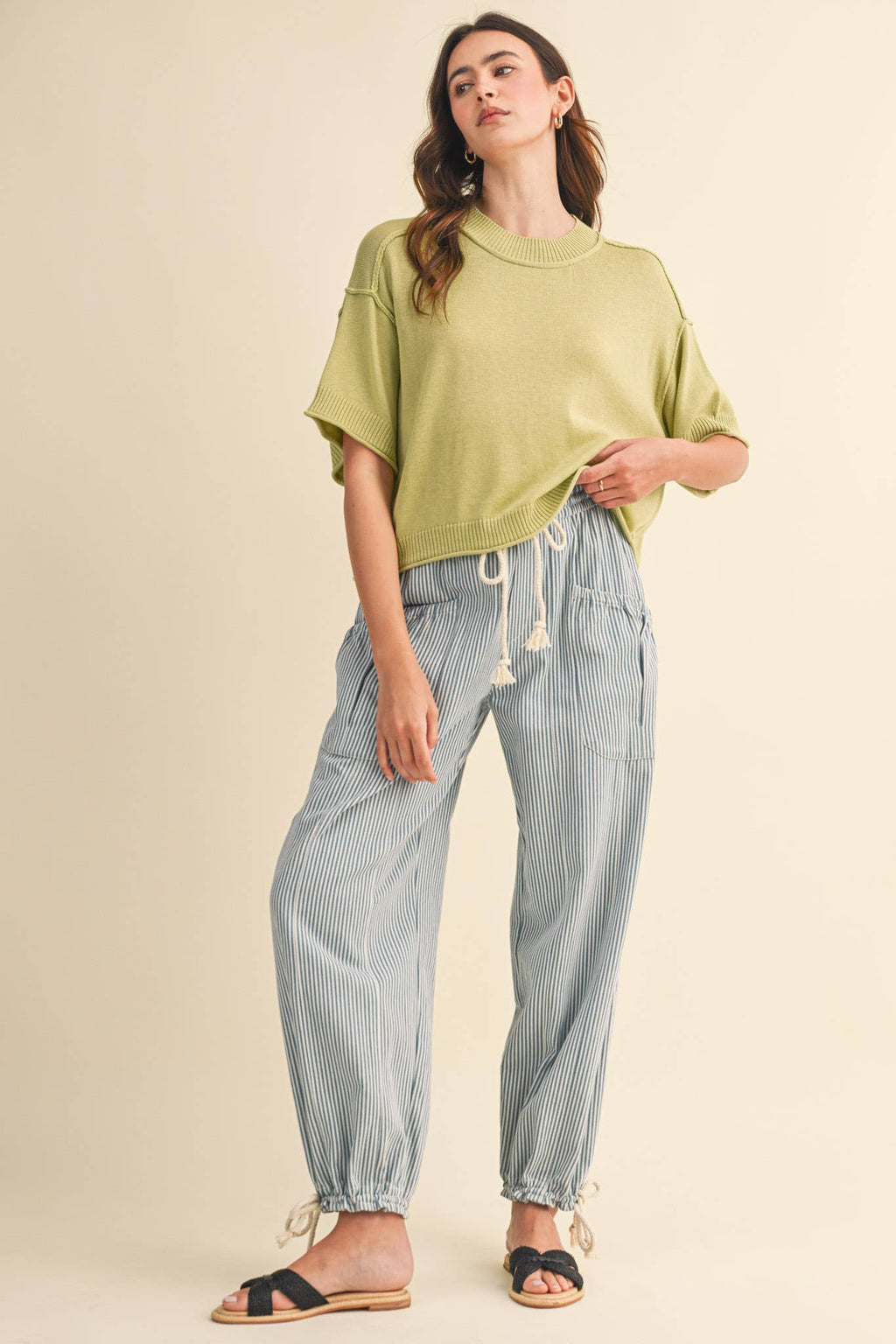 LIGHTWEIGHT KNIT MOCK NECK SHORT SLEEVE SWEATER MSW11311