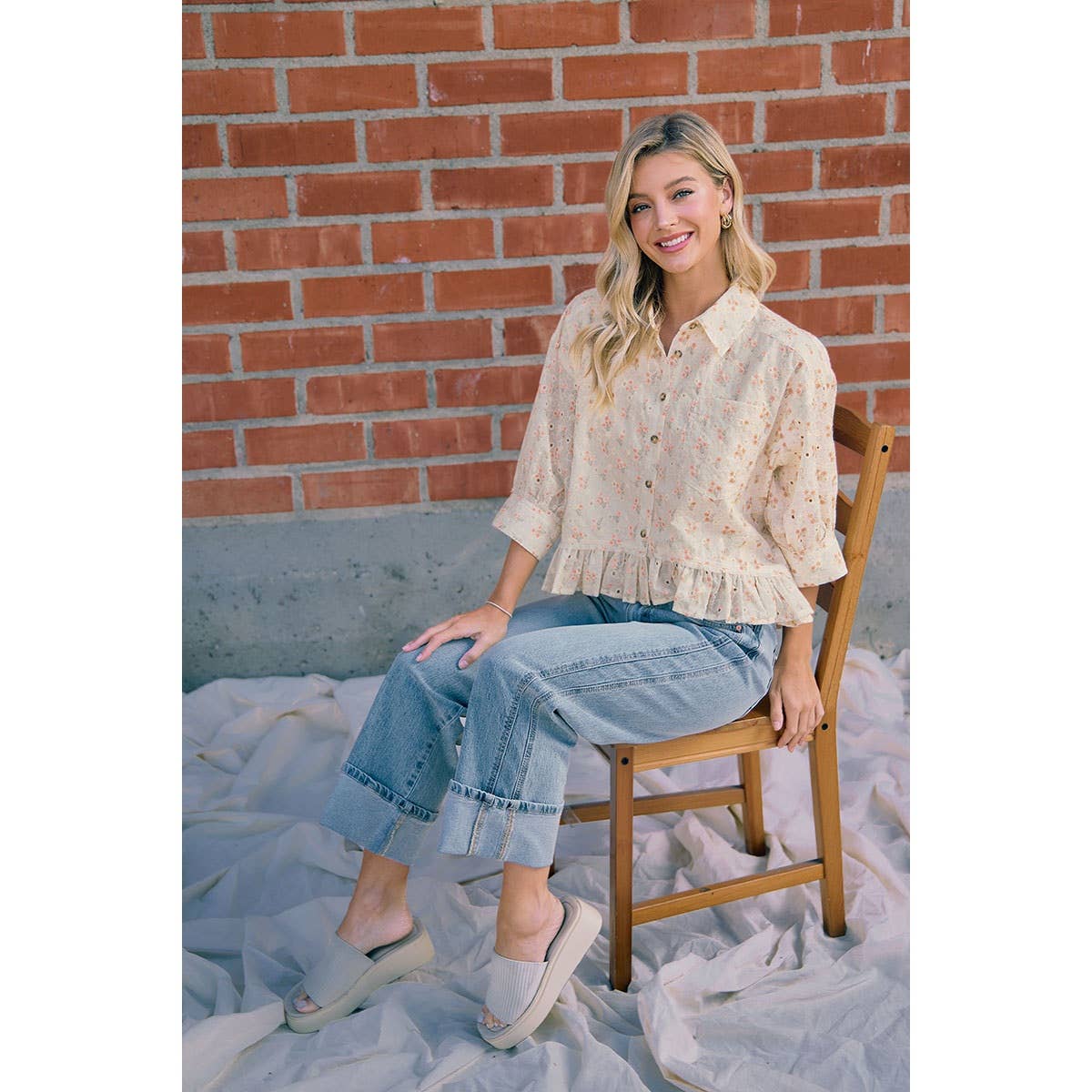 VINTAGE WASHED STRAIGHT JEANS WITH SIDE STITCH DETAIL